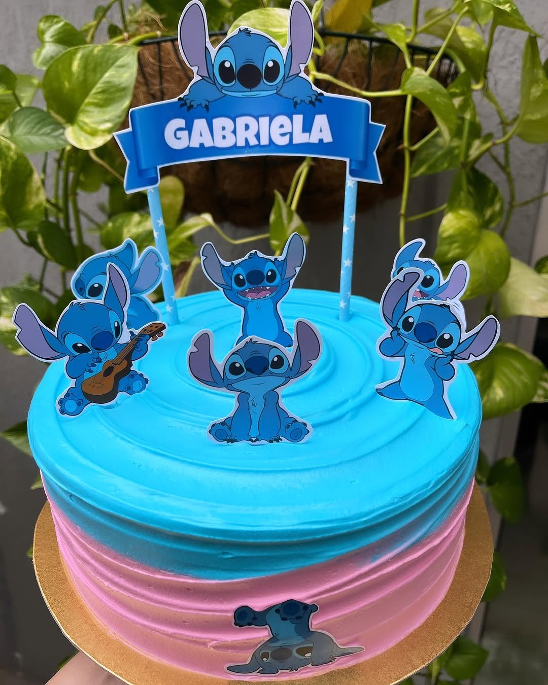 Bolo infantil tema Stitch Lilo e Stitch para Gabriela